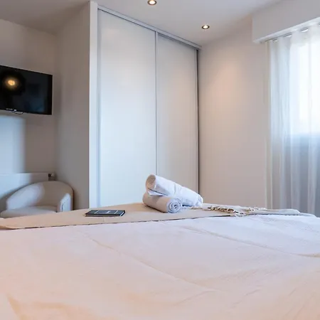 3-bedroom Sea View Terrace And Parking Appartement